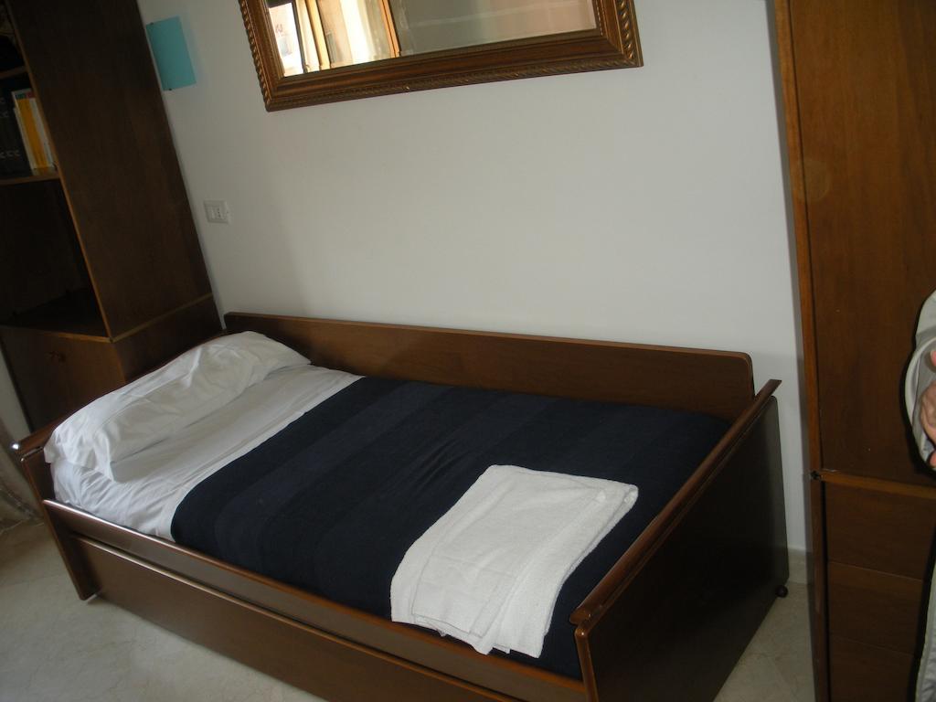 Casa Garbata Bed & Breakfast Рим Стая снимка