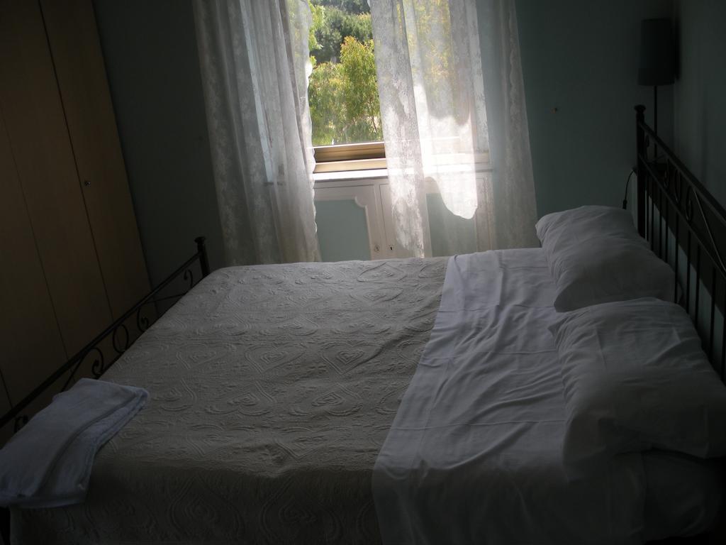 Casa Garbata Bed & Breakfast Рим Стая снимка